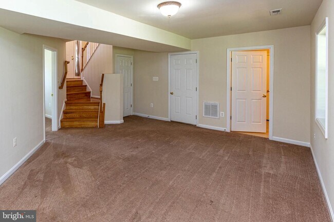 Building Photo - 34 Hidden Lake Dr