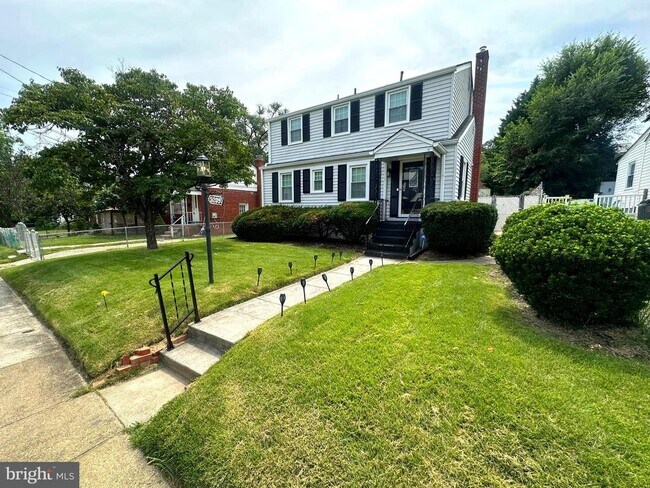 Building Photo - 5209 Mineola Rd