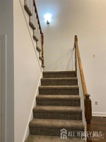 Building Photo - 33 Marion Dr