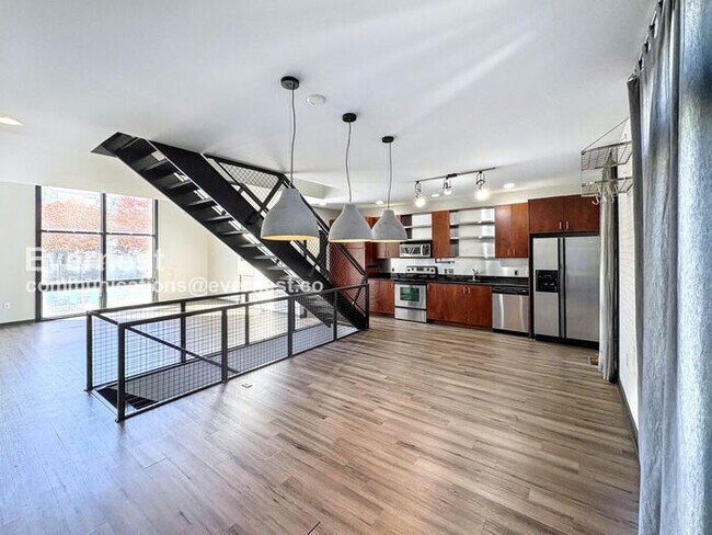 Building Photo - 2 Bed/2.5 Bath Townhome with Garage - 18 M...