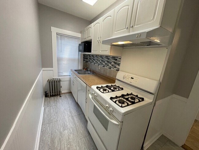 Building Photo - 46 Lane St