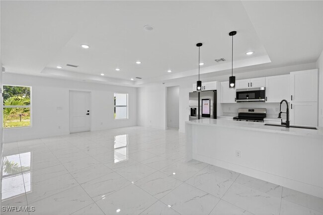 Building Photo - 366 Butler Ave S