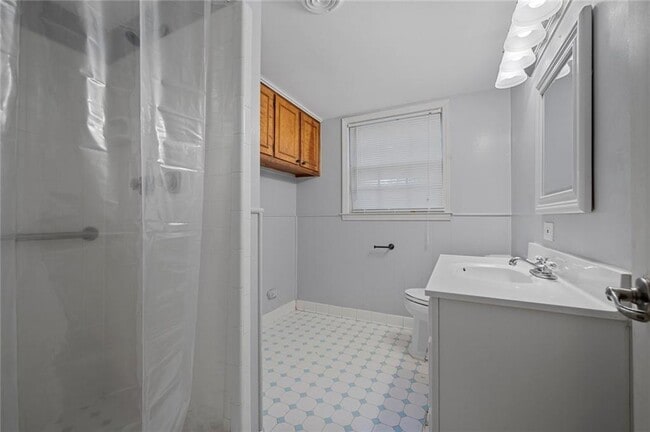 Building Photo - 2857 Fontainebleau Dr