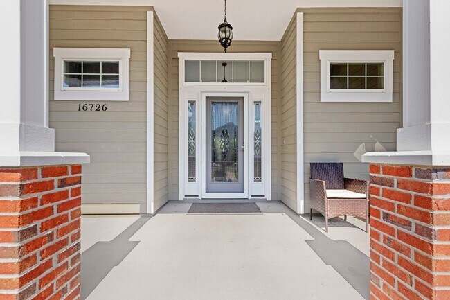 Building Photo - RARE TO FIND !!! TWO ENSUITE MASTER BEDROO...
