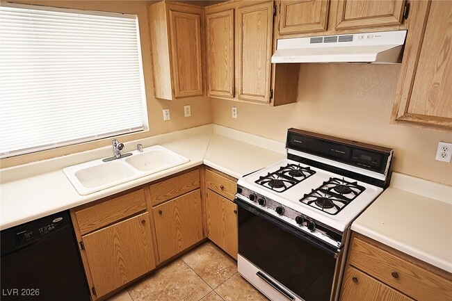 Building Photo - 425 Don Fernando Circle