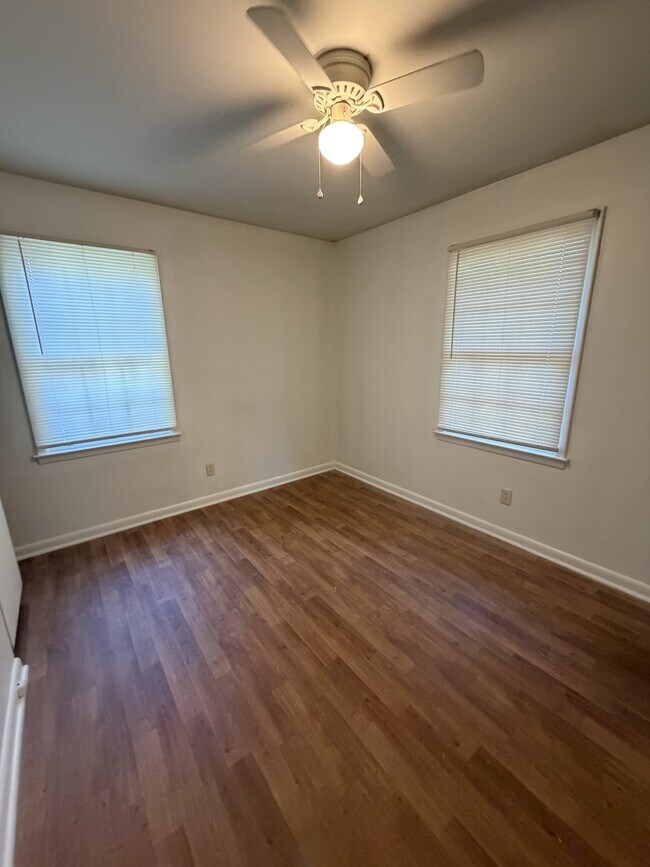 Building Photo - 520 Mimosa Pl