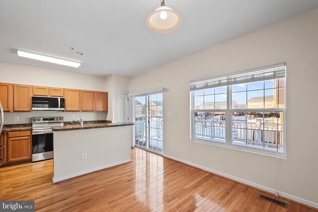 Building Photo - 4904 Olympia Pl