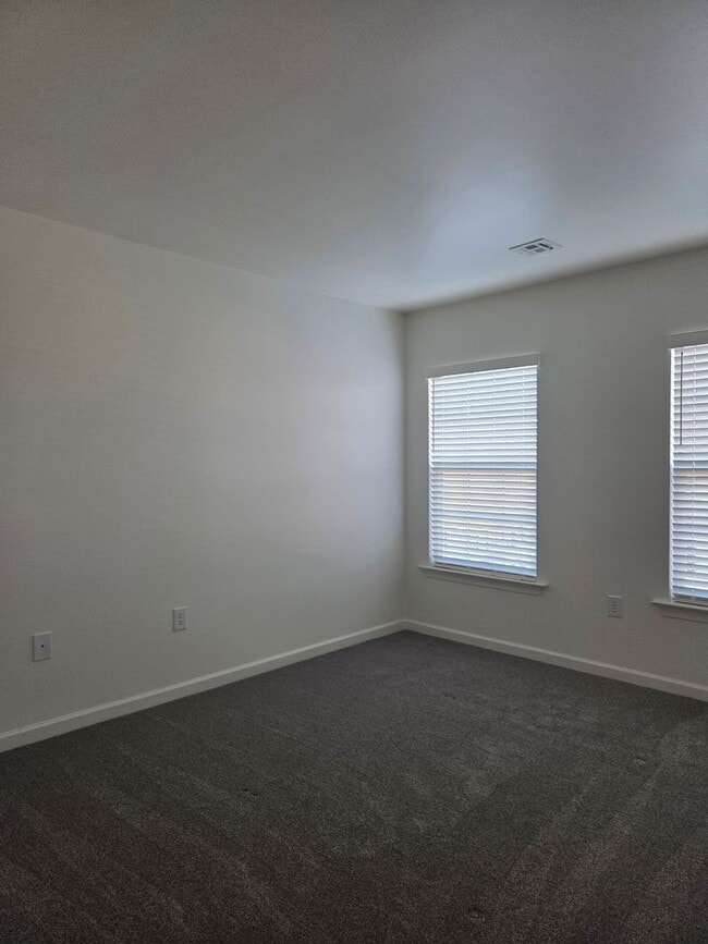 Building Photo - 2670 Sultan Supreme Way