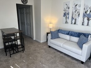 Building Photo - Laurel Lane