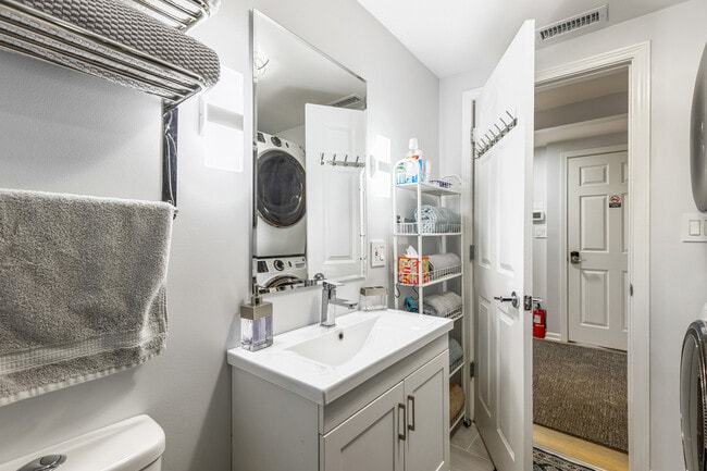 Building Photo - 3017 Pearl St