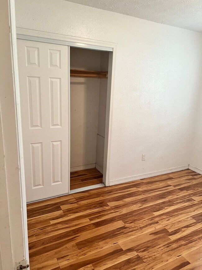 Building Photo - 3 BEDROOM, 2 BATH HOME IN THE HEART FORT P...