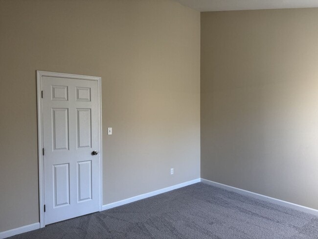 Building Photo - Liberty Crossing