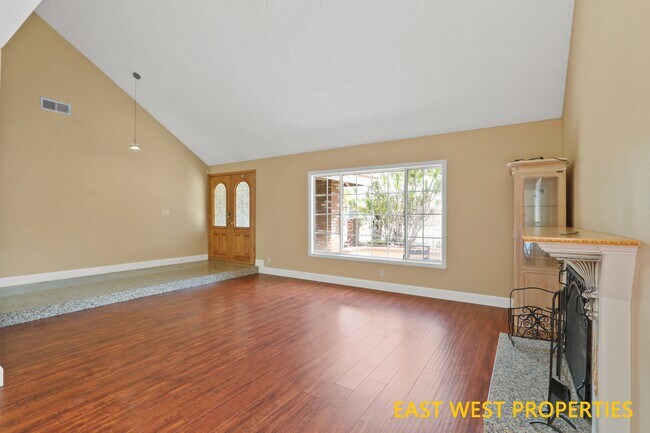 Building Photo - 11186 Lavender Ave