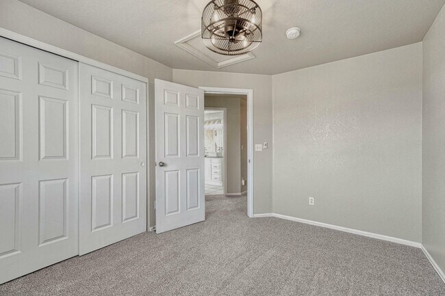 Building Photo - 12724 Henson Creek St