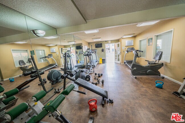 Building Photo - 15425 Sherman Way