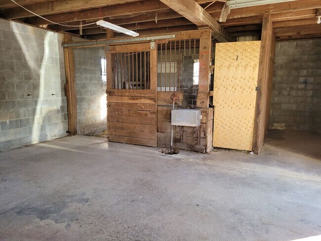 Building Photo - 331 Newport Rd