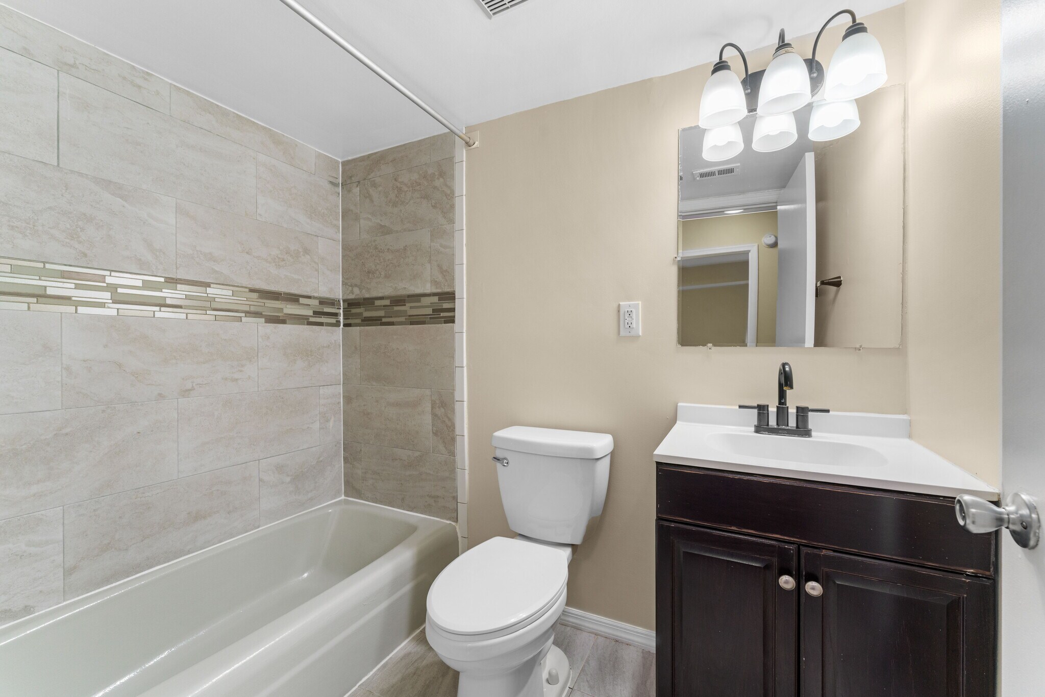 Building Photo - 5500 Karen Elaine Dr