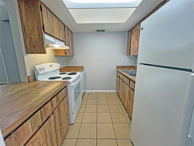 Building Photo - 9509 Fieldview Cir
