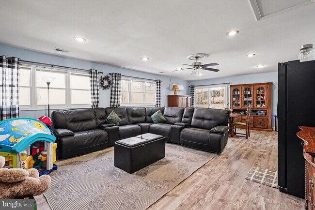 Building Photo - 7409 Lake Dr