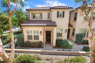 Building Photo - 10 Poppy