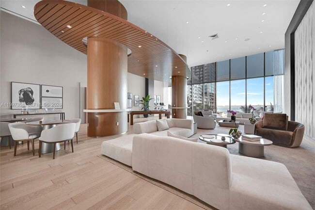 Building Photo - 460 NE 28th St