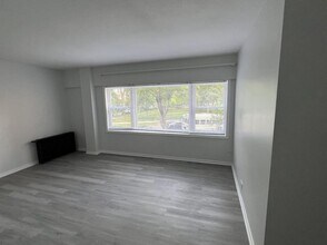 Building Photo - 1 bedroom in Chicago IL 60626