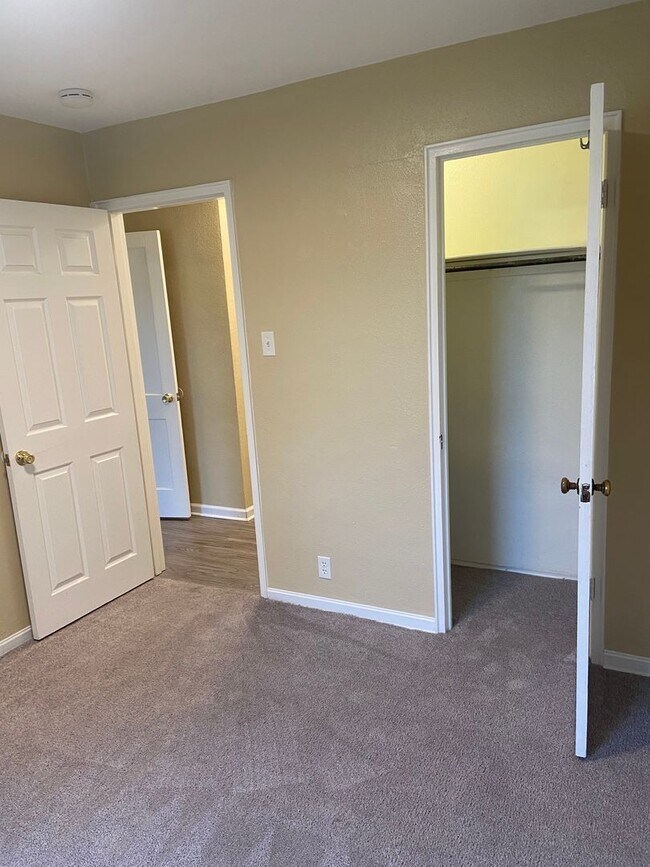 Building Photo - 13 S 19th St