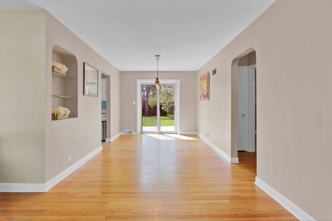 Building Photo - 8918 Parkside Ave