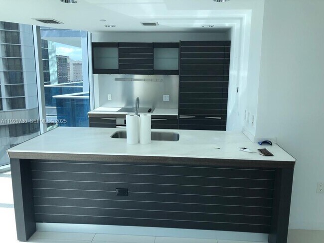 Building Photo - 200 Biscayne Blvd Way