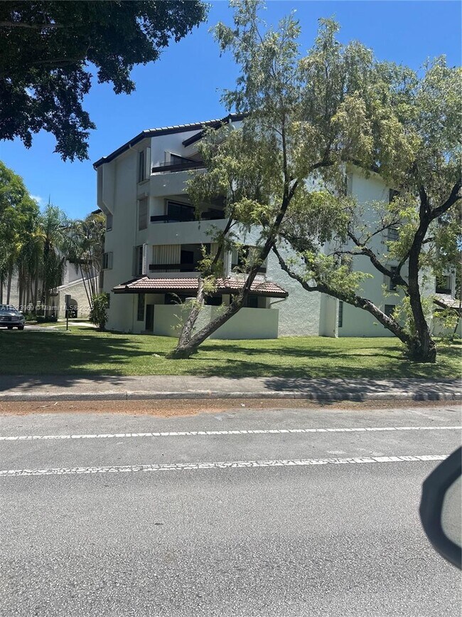Building Photo - 8810 SW 123rd Ct