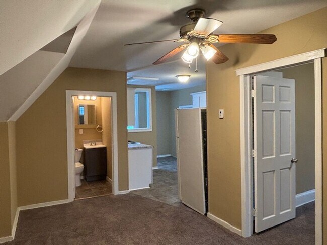 Building Photo - 548 Minnehaha Ave E