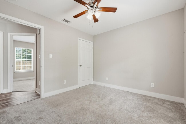 Building Photo - 254 Iris Ln