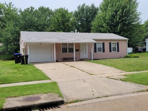 Building Photo - 4801 SW 28th St