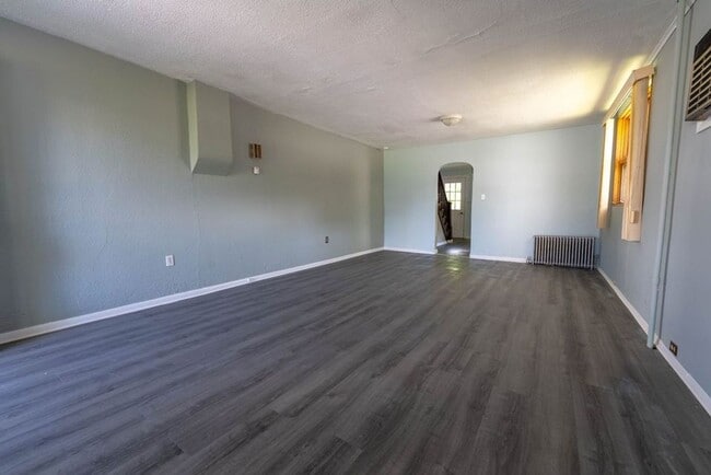 Building Photo - Well-kept 3 Bed, 1 Bath Single Family Home - Schedule your tours now!