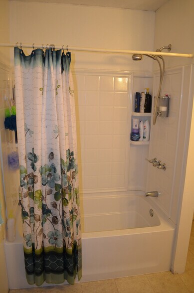 Building Photo - 995 Old US Route 33