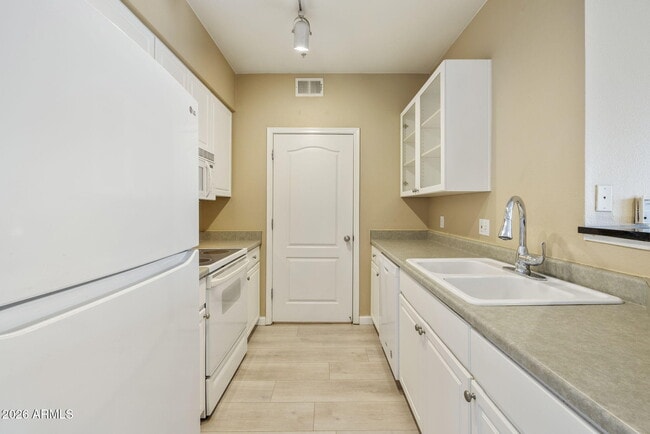 Building Photo - 1701 E Colter St