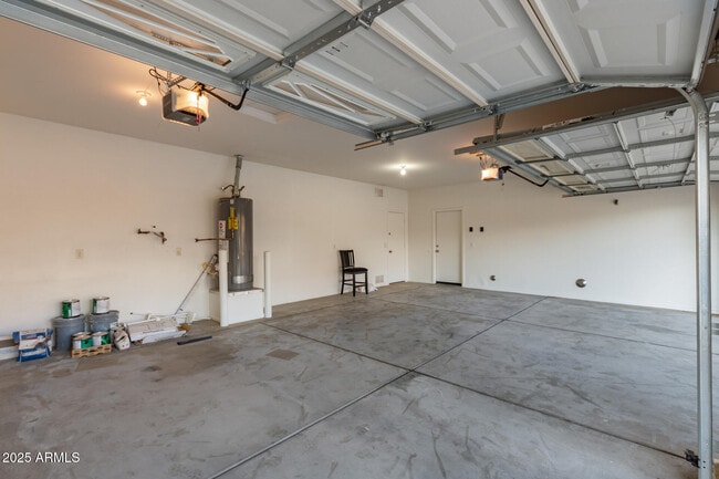 Building Photo - 40882 W Robbins Dr