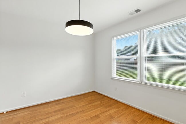 Building Photo - 3077 Silver Maple Dr