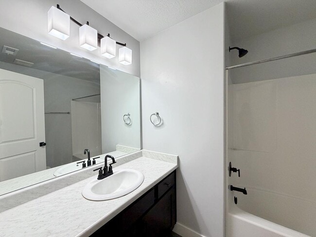 Building Photo - 347 W 410 N St