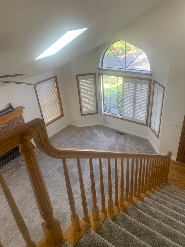 Building Photo - Beautiful 3 Bedroom Home with Garage, Yard...