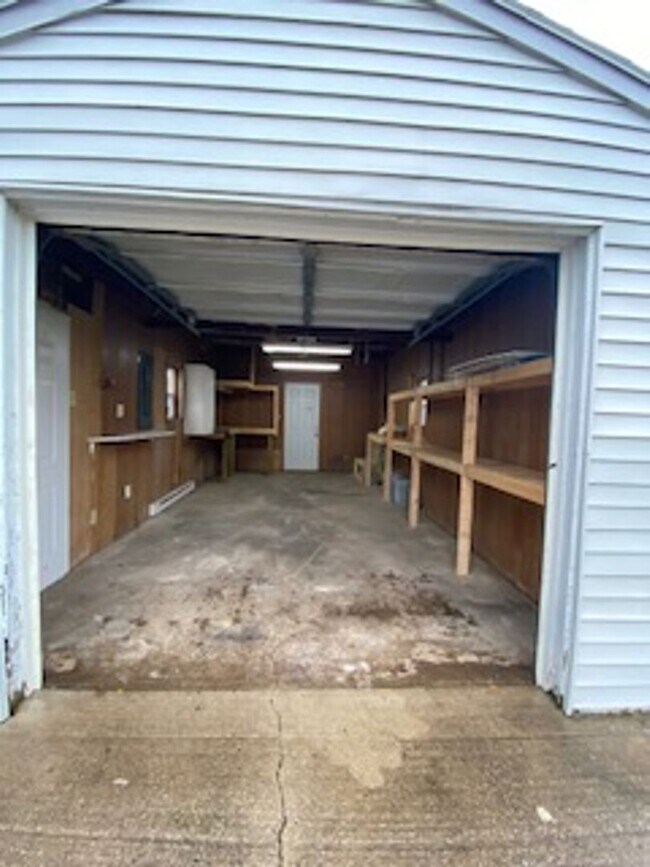 Building Photo - 59636 Rosedale Ave