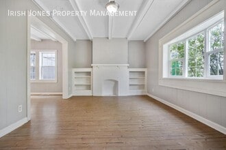 Building Photo - 2522 Delaware Ave