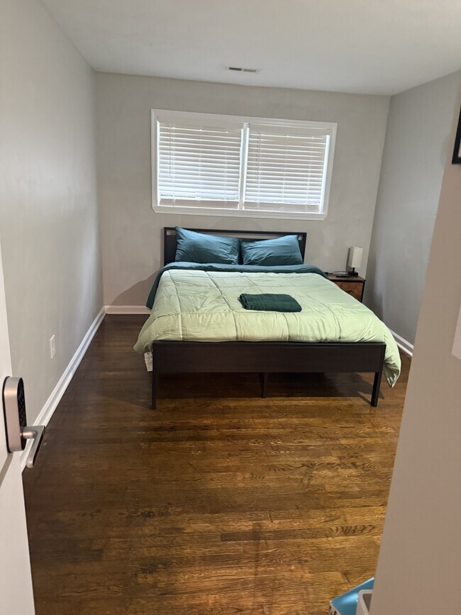 Building Photo - 825 Olive Dr