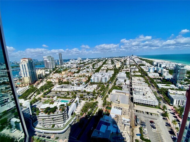 Building Photo - 300 South Pointe Dr