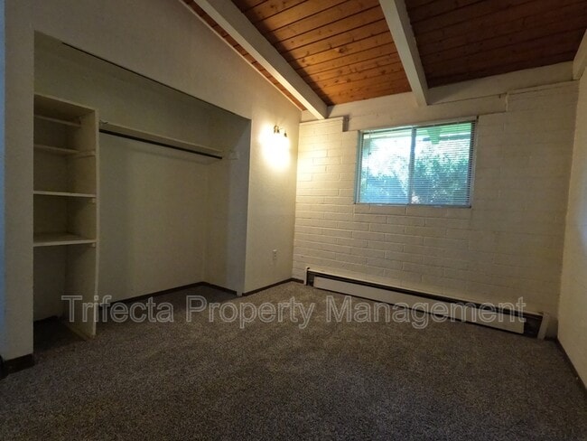 Building Photo - 608 Parker St