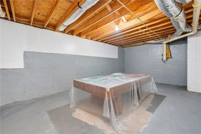 Building Photo - 310 Stoneleigh Dr SW