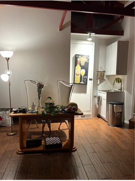 Building Photo - 920 Hillcrest Ct