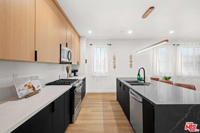 Building Photo - 839 N McCadden Pl