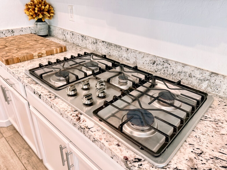 5 Burner stove - 12412 Shoreline Echo Ave