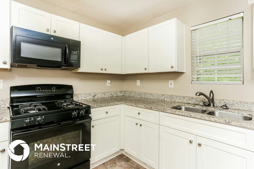 Building Photo - 7220 Woodcreek Way
